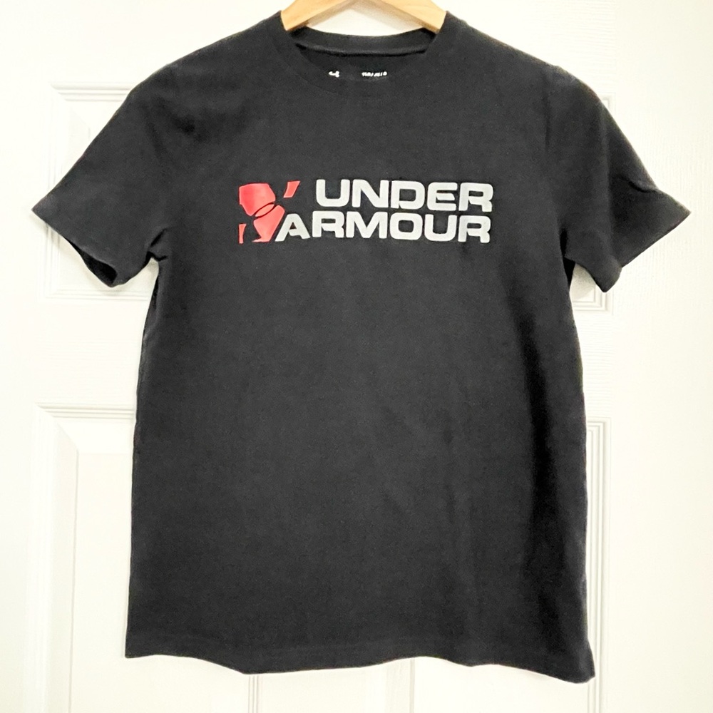 Under Armour Kids Black and Red T-shirt Large